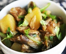 茄子炖土豆的做法