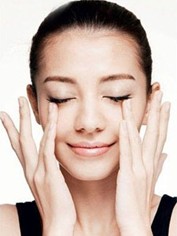 眼霜使用4大误区-不要让错误的护眼方式加速衰老